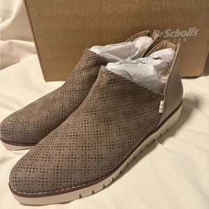 Dr. Scholl’s women’s Perforated Slip-Ons size 9